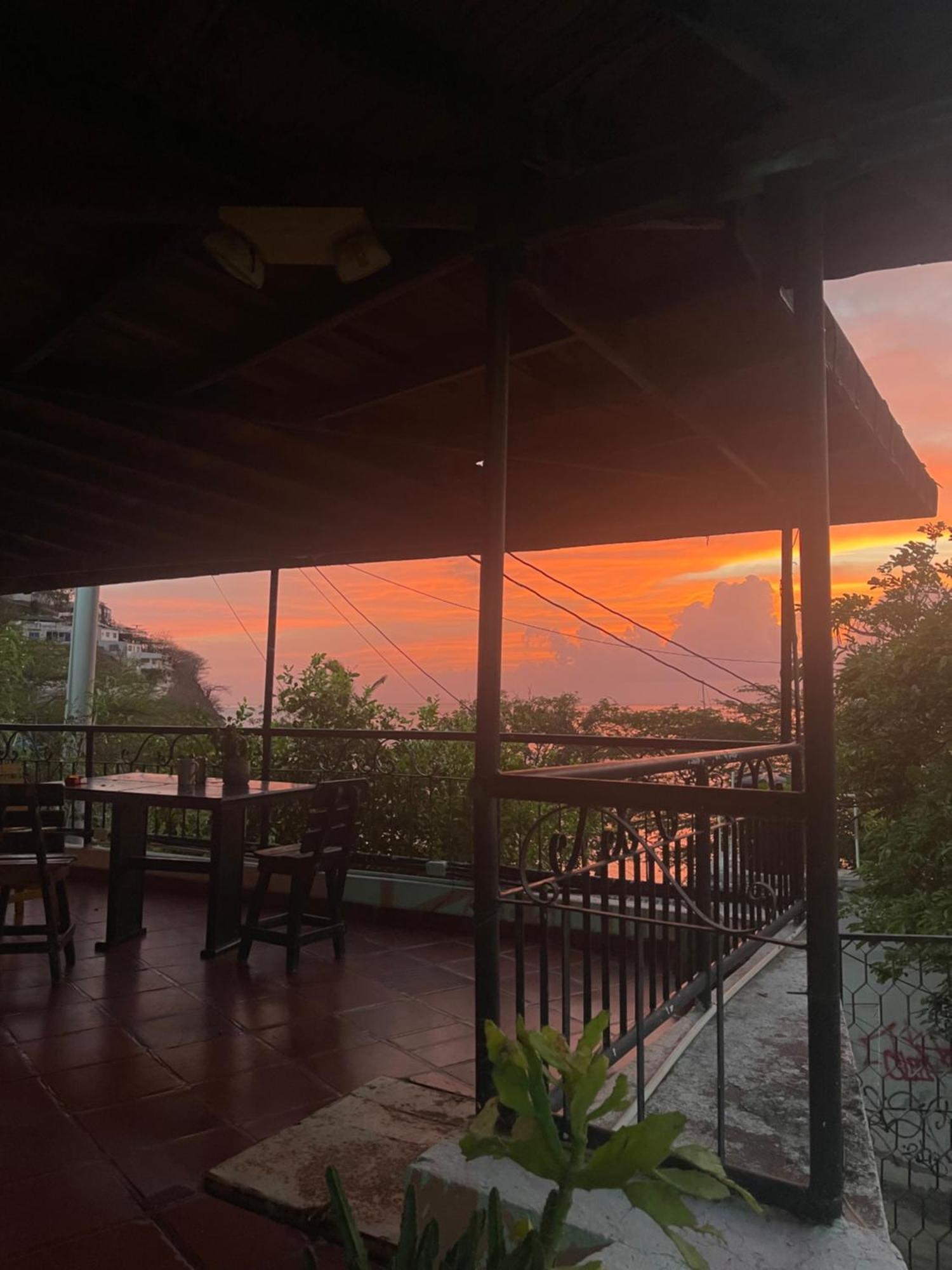 Hotel Mirador De Таганга Экстерьер фото